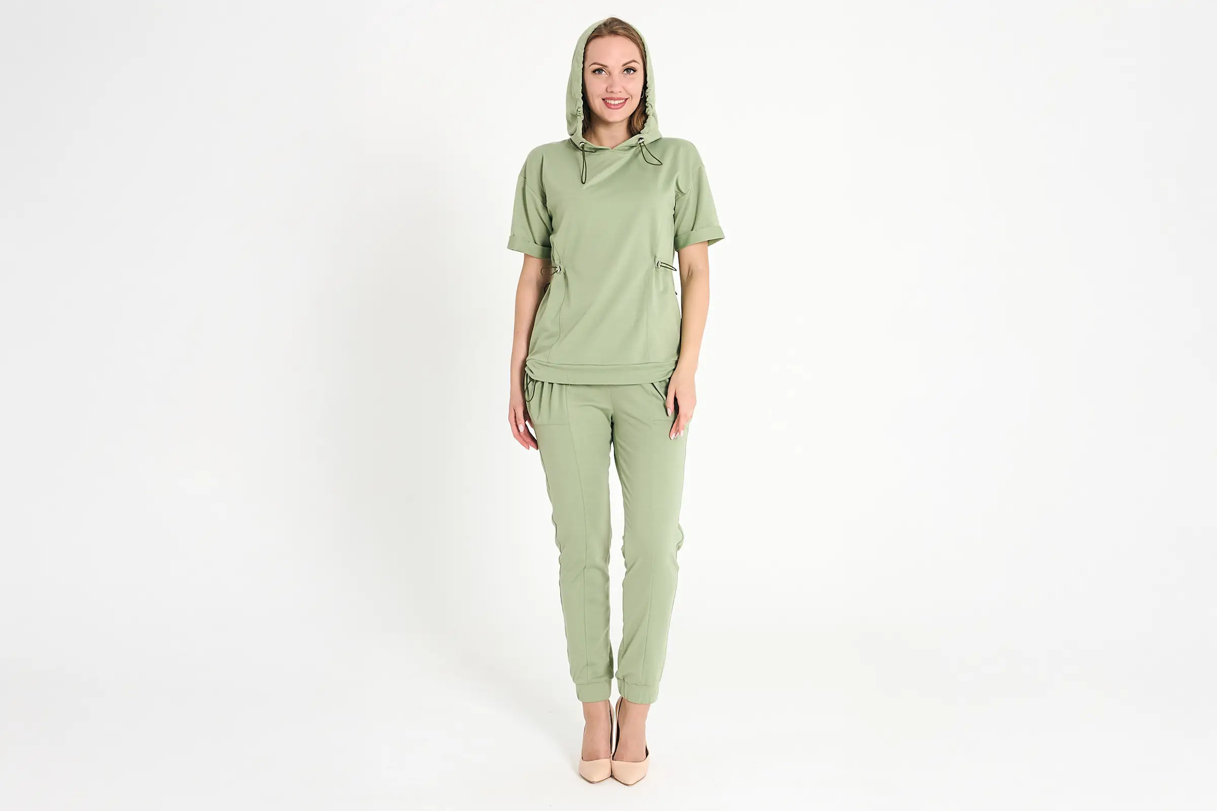 Stüdyoda kadın dış giyim on-model çekimi: ön/yan/arka açıları, doğru beden ve kumaş dokusu – Serdar Photography, İstanbul