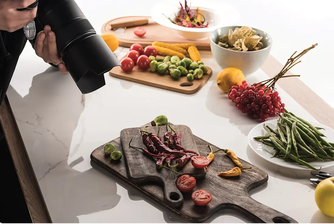 Stüdyoda ürün çekimi için softbox ve turntable kurulum sahnesi – Serdar Photography, İstanbul